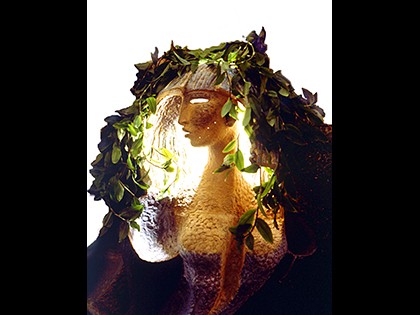 Светильник. Деталь трехфигурной композиции (подсветка изнутри и живые цв.)